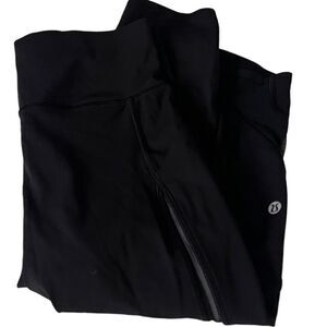 Lululemon Pace Perfect Black Side and Back Pockets 17 inch Crop Pants Size 6